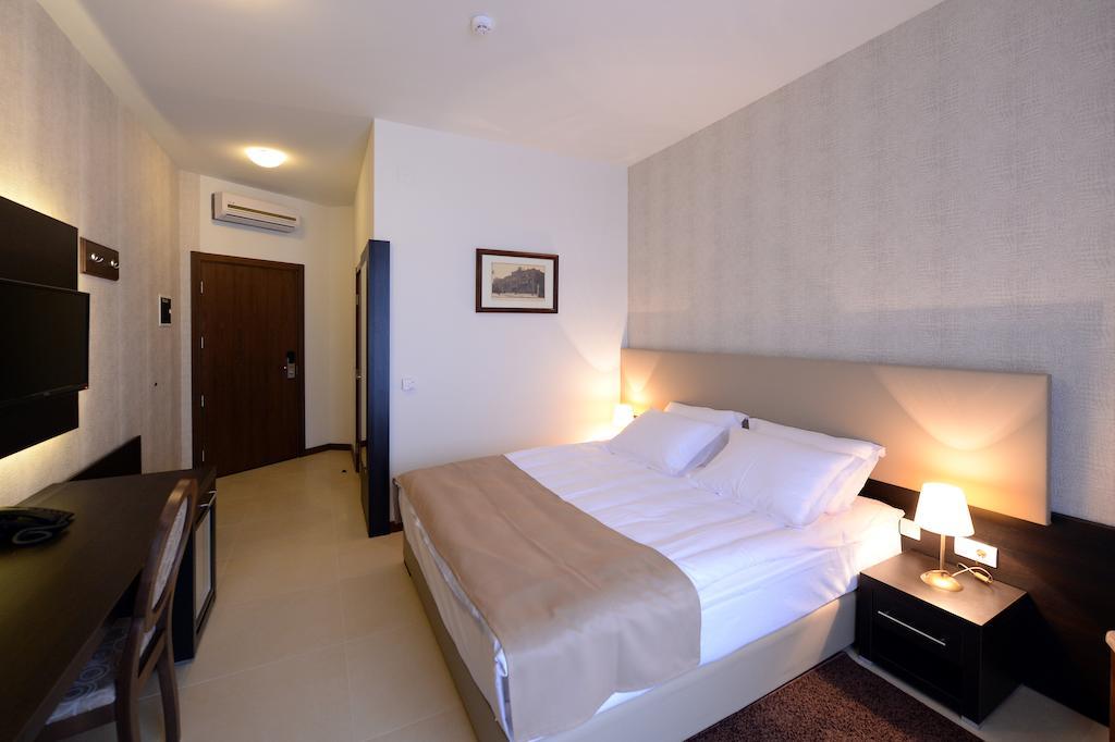 Hotel Majdan Белград Экстерьер фото