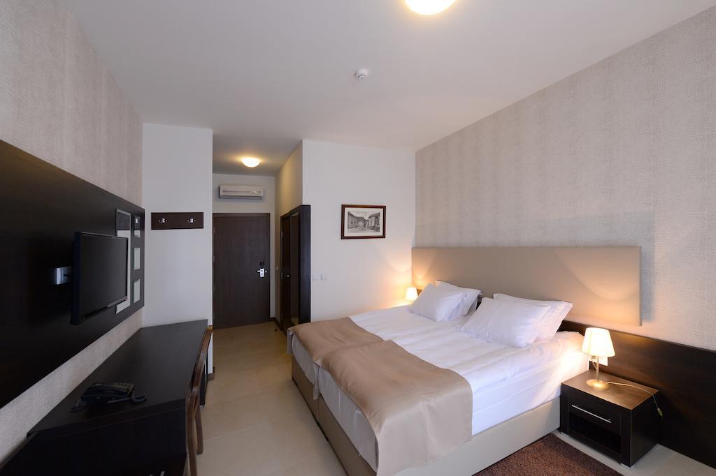 Hotel Majdan Белград Экстерьер фото