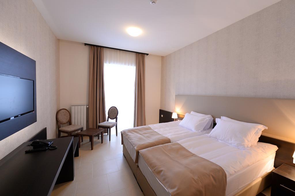 Hotel Majdan Белград Экстерьер фото