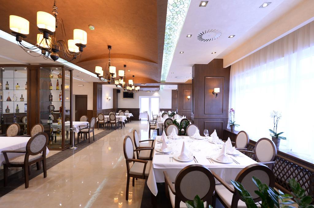 Hotel Majdan Белград Экстерьер фото