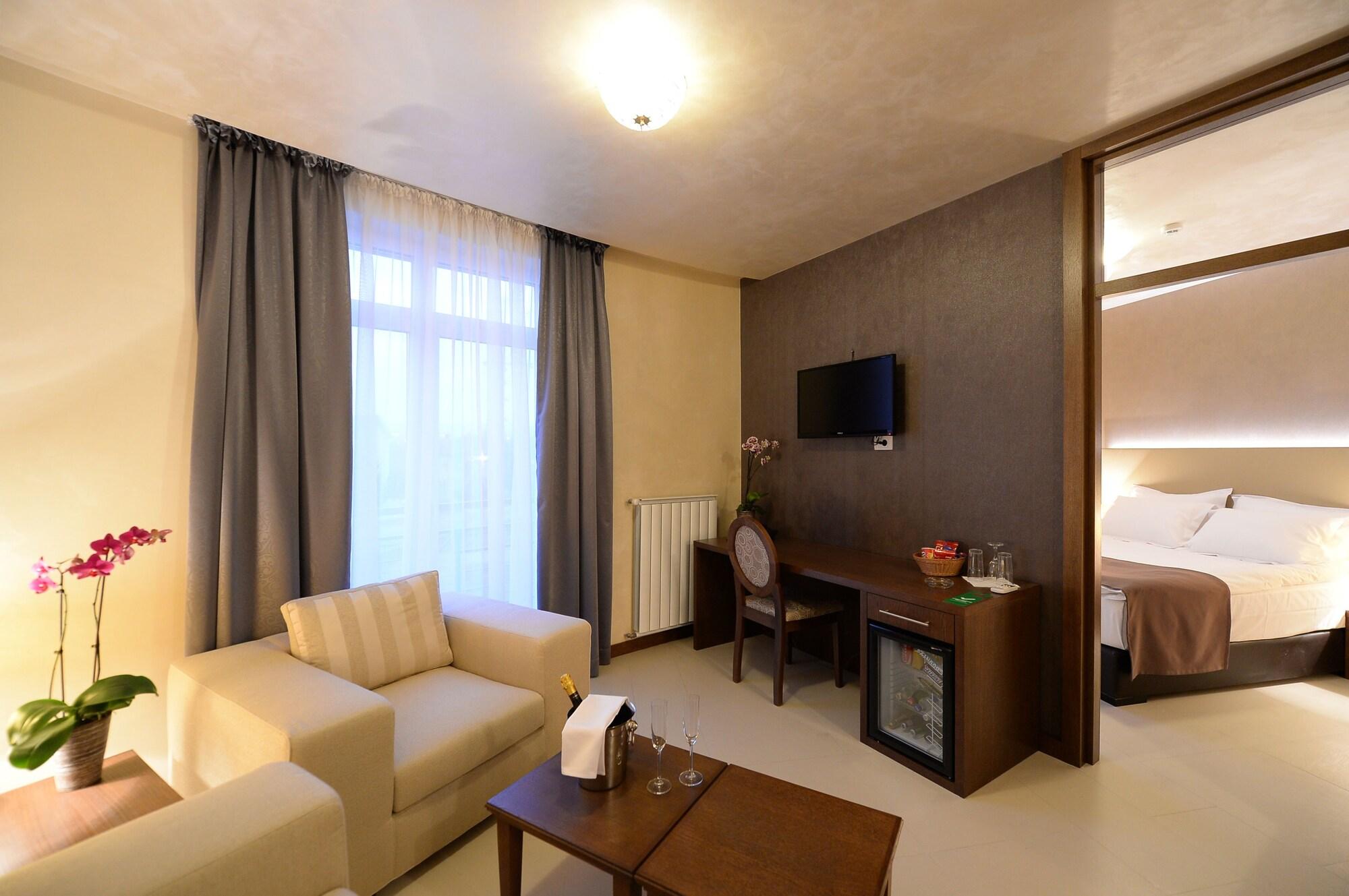 Hotel Majdan Белград Экстерьер фото