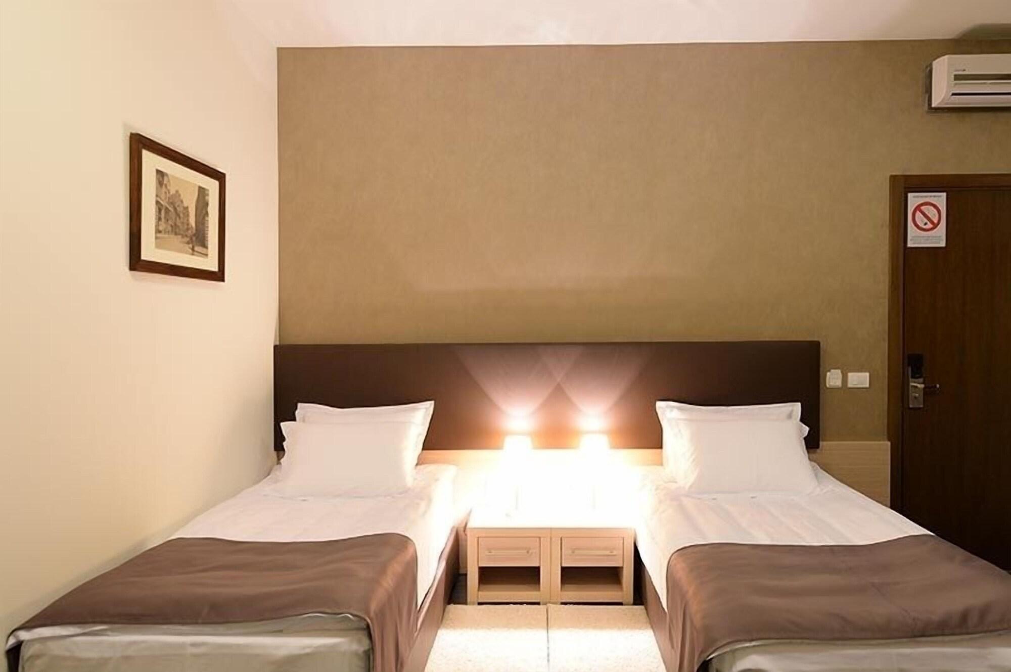 Hotel Majdan Белград Экстерьер фото