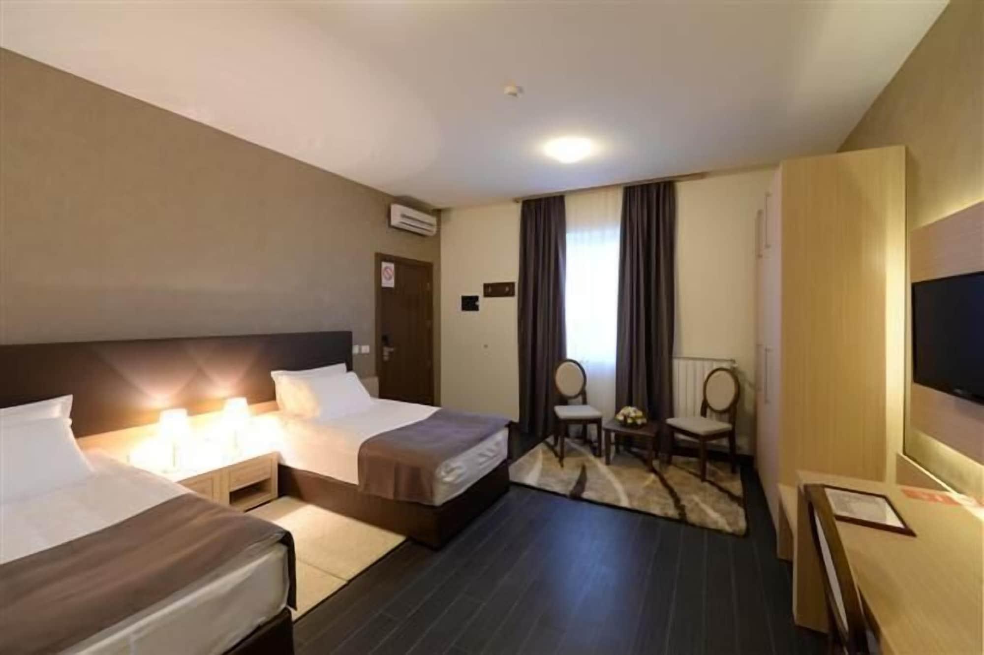 Hotel Majdan Белград Экстерьер фото