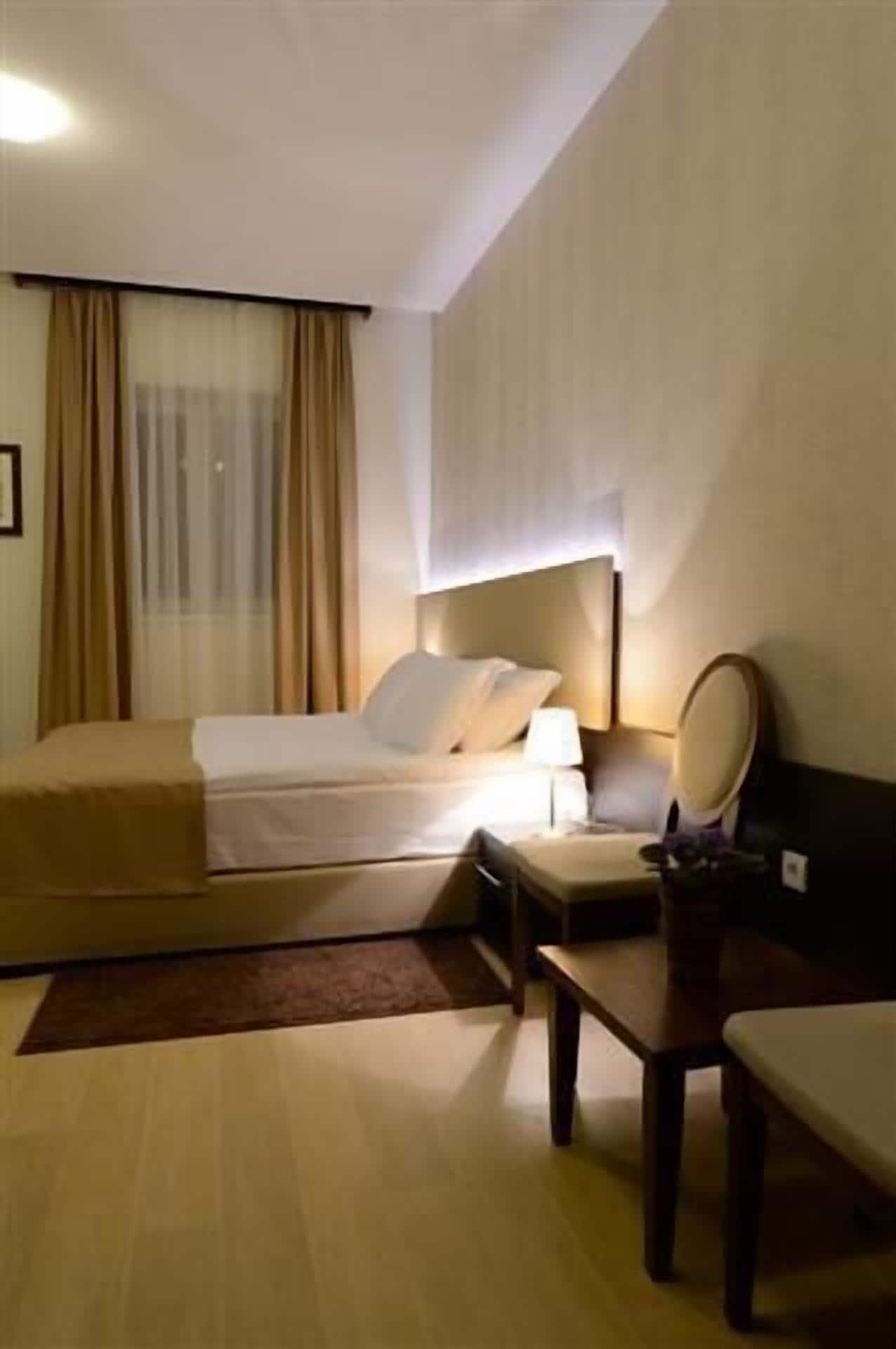 Hotel Majdan Белград Экстерьер фото