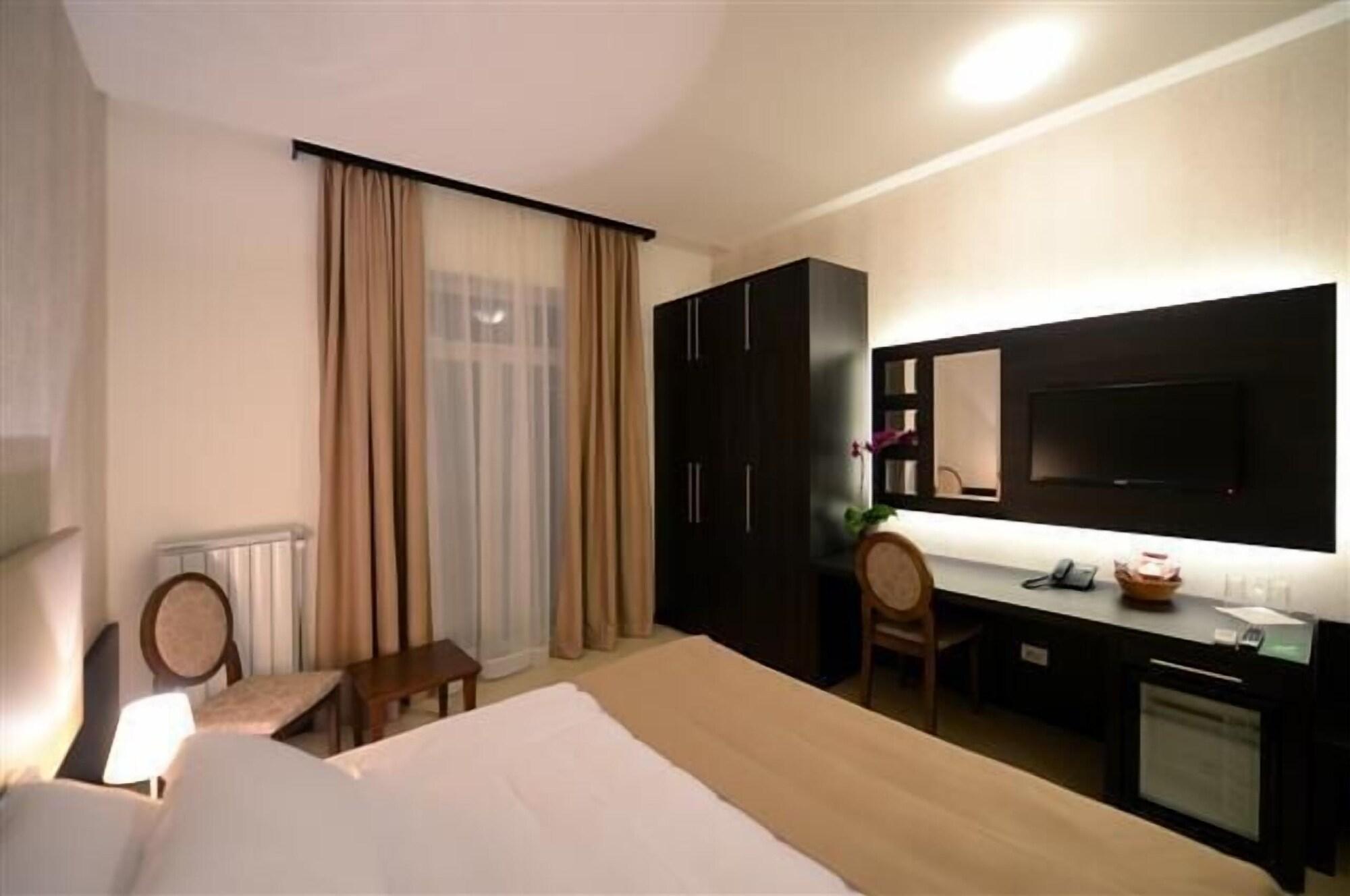 Hotel Majdan Белград Экстерьер фото