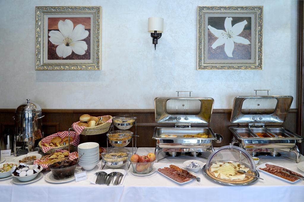 Hotel Majdan Белград Экстерьер фото